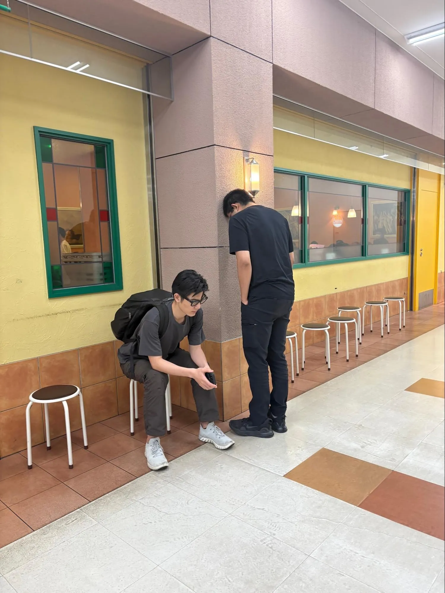 食べ終わって動けない2人