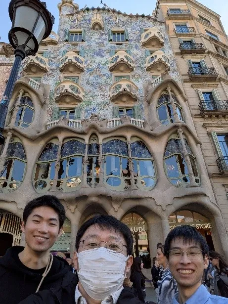 カサ・ミラを訪れた森岡・石原・真鍋先生
